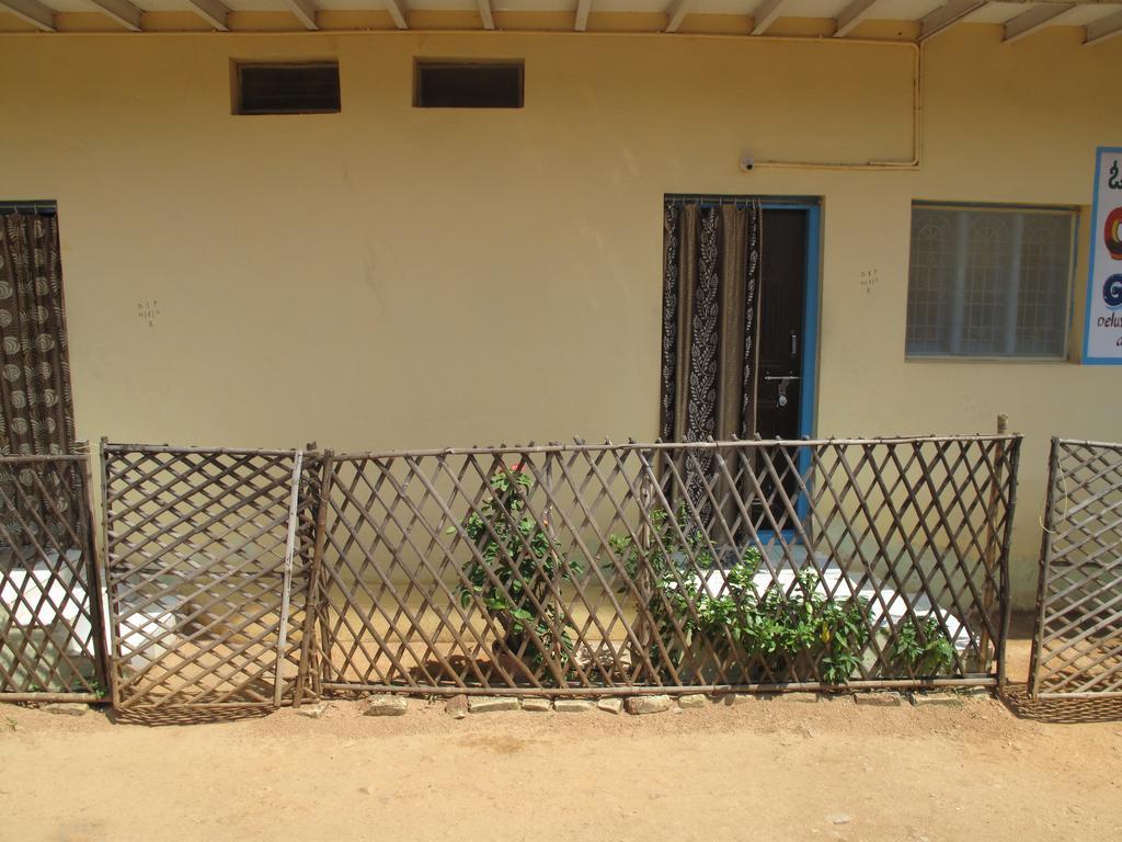 Om Shiva Guest House Hampi Εξωτερικό φωτογραφία